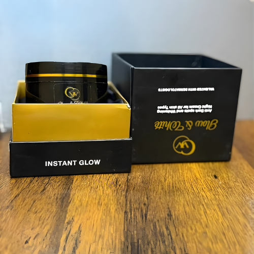 Glow & White Creme applied on skin for glow and hydration